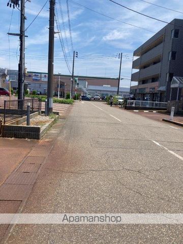 その他　前面道路（その他）まで0m