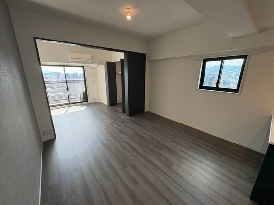 S-RESIDENCE東観音町achieveの居間写真