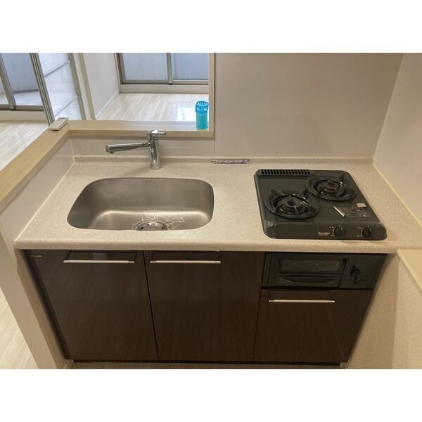 キッチン　※写真は同じマンションの違う部屋のものになります。