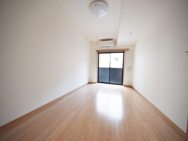 居室・リビング　明るいお部屋です