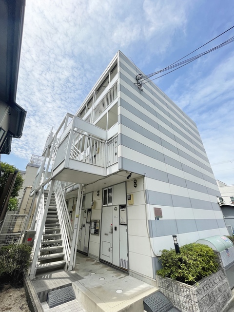 エントランス　ここに住む幸せ。明るいエントランス。
