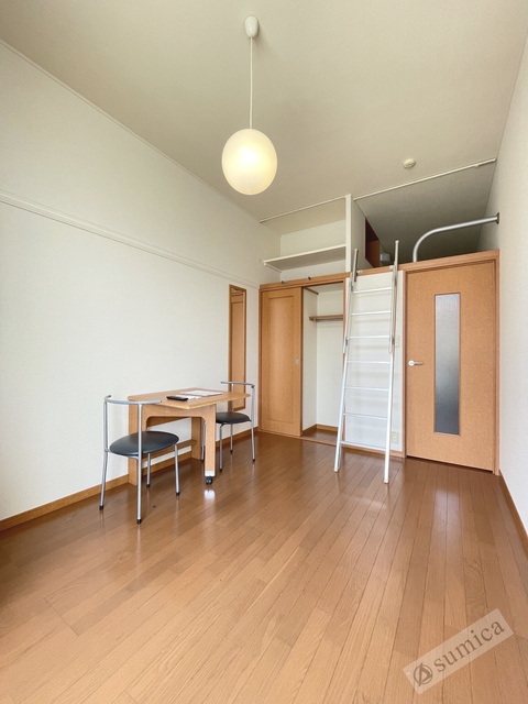 居室・リビング　落ち着いて過ごせるお部屋、寝室にはピッタリでないでしょうか。