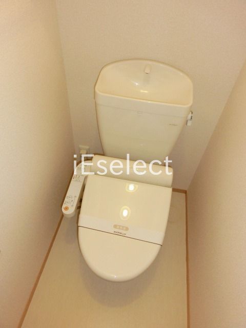 トイレ　温水洗浄便座付きのトイレ