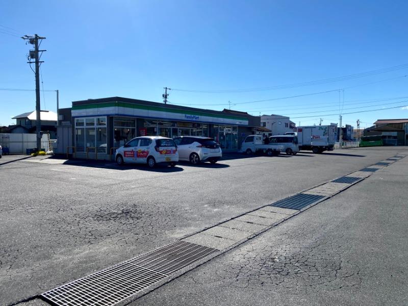 コンビニ　ファミリーマート掛川富部店（コンビニ）まで650m