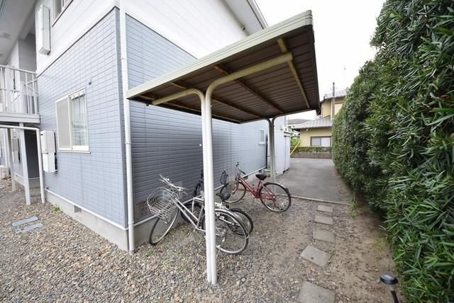 その他共有部分　屋根つきの駐輪場が２か所あります