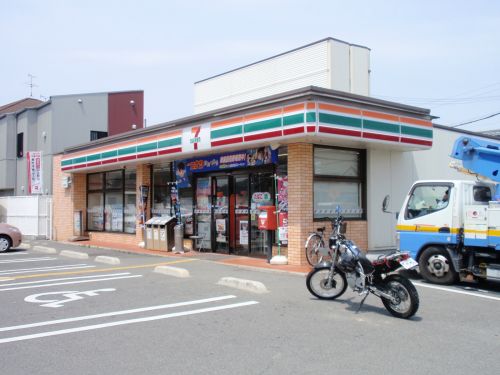 コンビニ　セブンイレブン香芝西真美店（コンビニ）まで656m