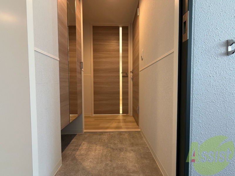 玄関　玄関の様子です。明るい印象ですね。気分もあがりそう。
