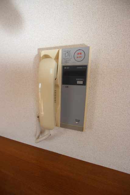 セキュリティ　来訪時に便利なインターホン付き。