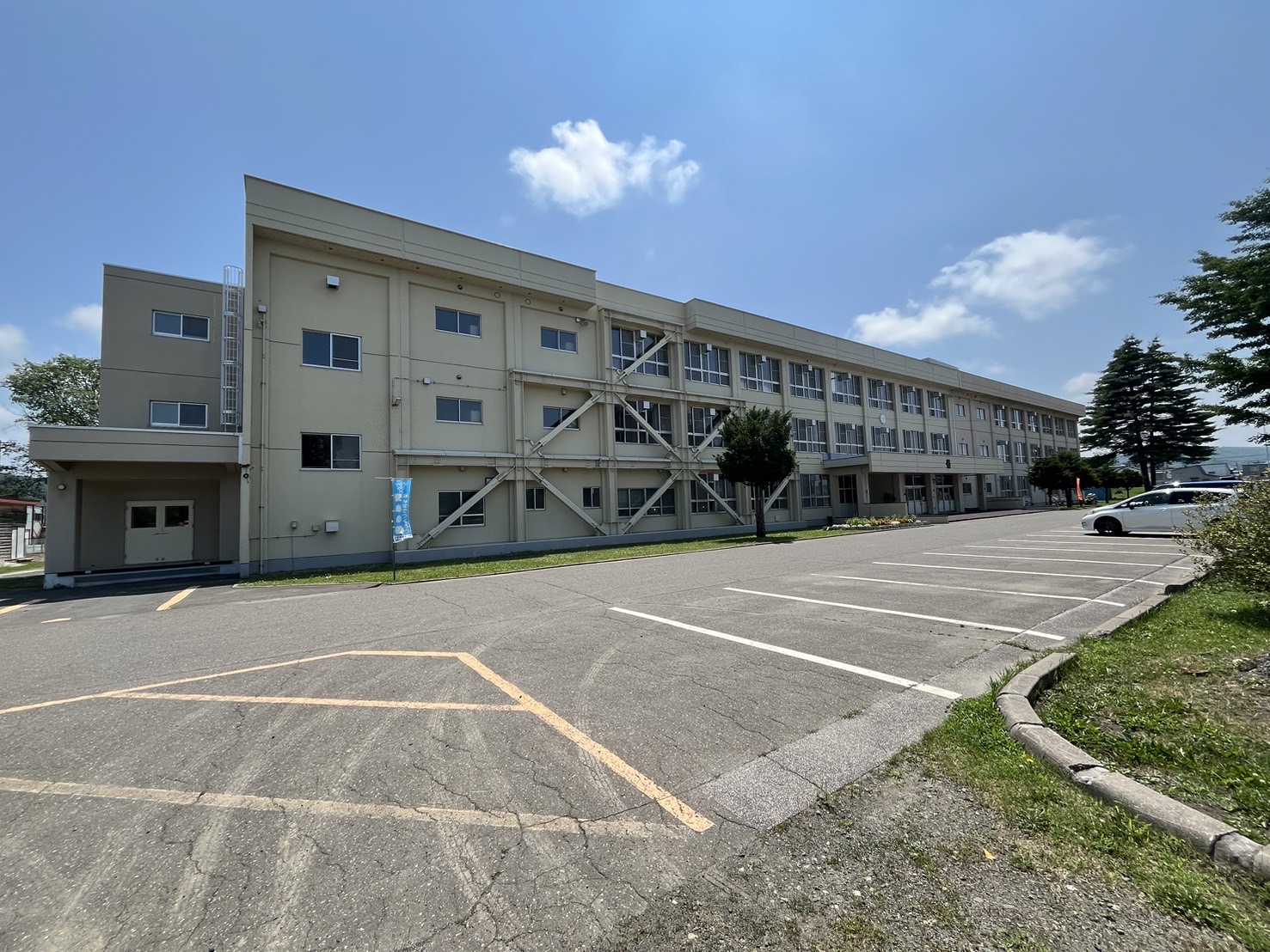 中学校　北見市立南中学校（中学校）まで1705m