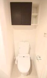 トイレ　トイレにも収納ありますよ