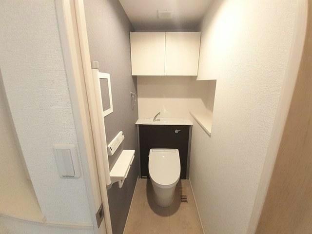 うるま市 2階建 築3年のトイレ写真