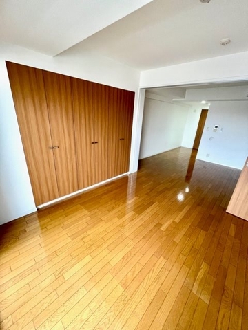 居室・リビング　10.2帖のきれいなLDK。
