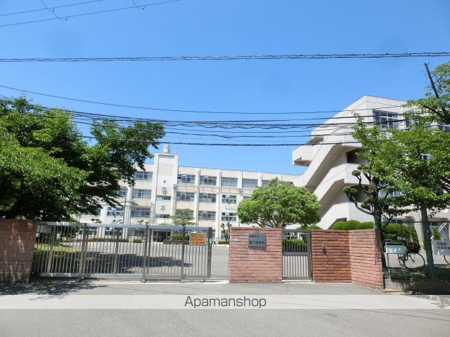 中学校　高槻市立第八中学校（中学校）まで1600m