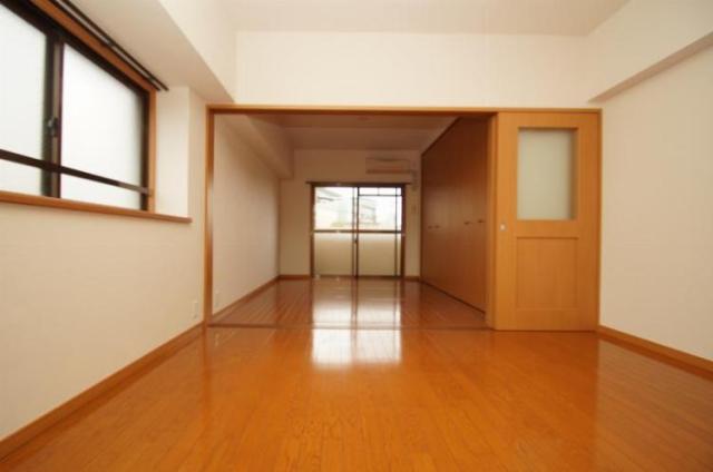 西鉄天神大牟田線 雑餉隈駅 徒歩1分 6階建 築23年の居間写真