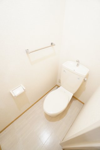 トイレ　※同物件・反転タイプの写真です。