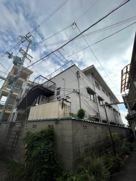 阪急宝塚線 蛍池駅 徒歩5分 3階建 築47年の外観写真