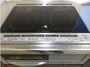 キッチン　３口コンロ付き