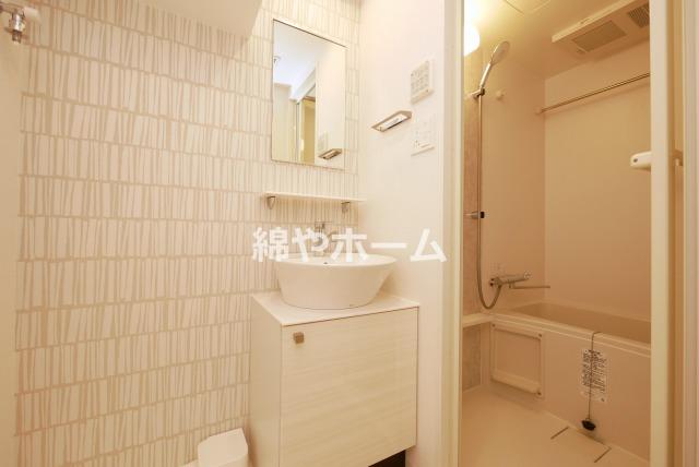 洗面設備　独立洗面台、朝の身支度には欠かせません