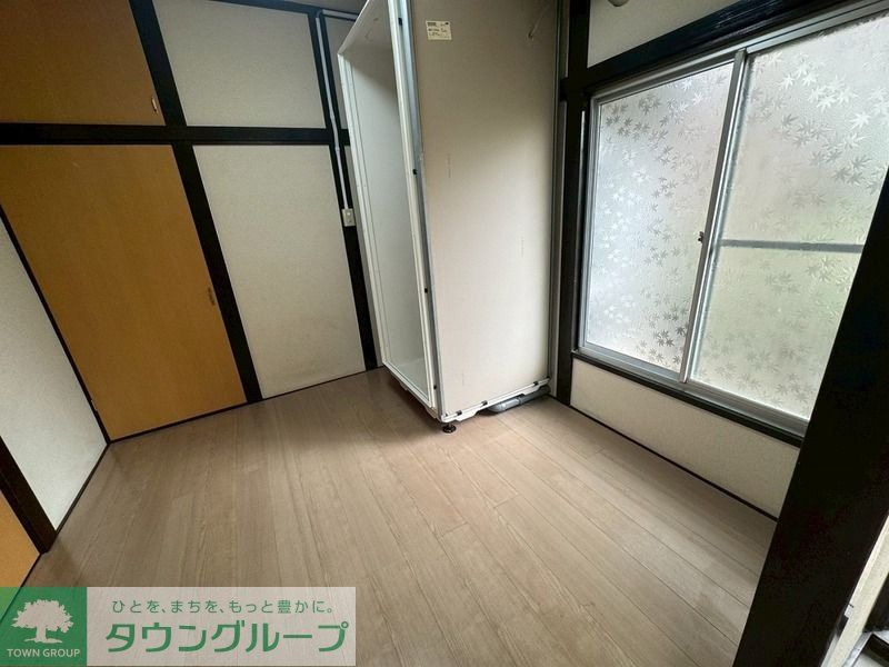 メゾンHIGA小田栄の居間写真