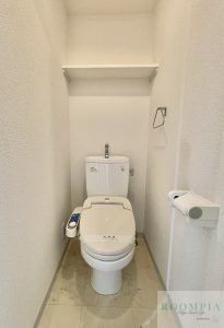 トイレ　同タイプの別のお部屋です。
