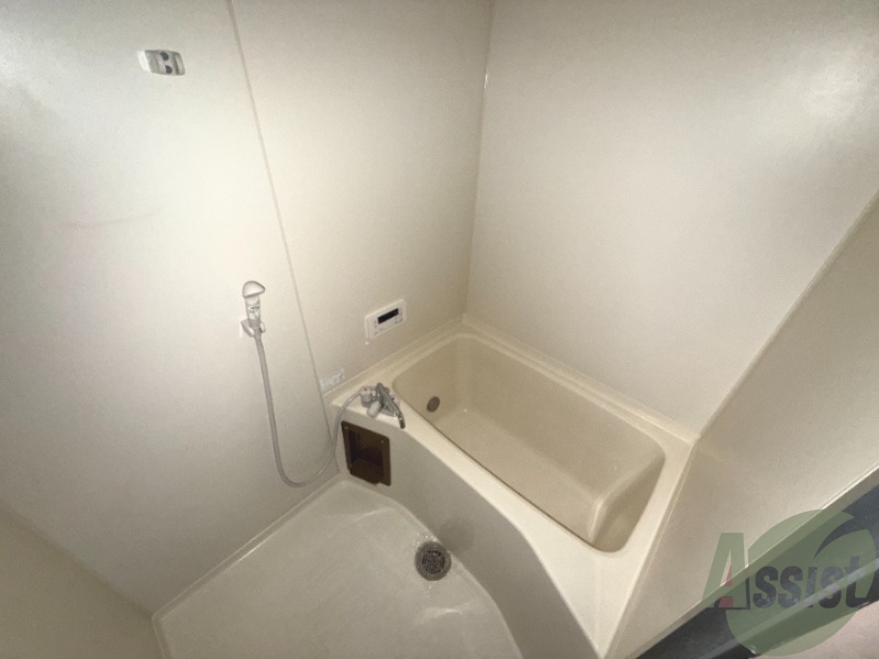 バス・シャワールーム　お風呂の写真です。シンプルで使いやすそうですね。