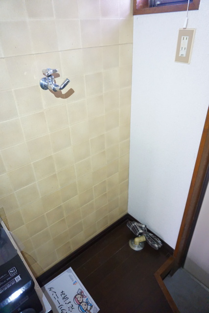 その他　洗濯機置き場は室内にあるので雨に濡れる心配はありません。