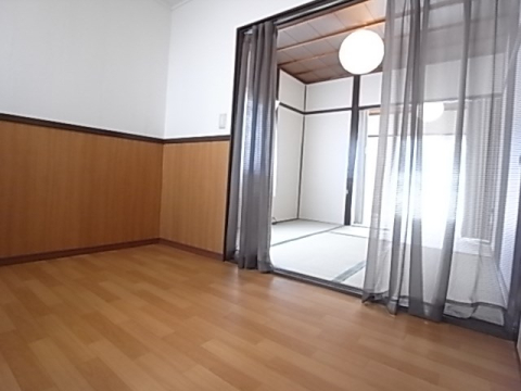MATSUGAOKA HEIGHTSの居間写真