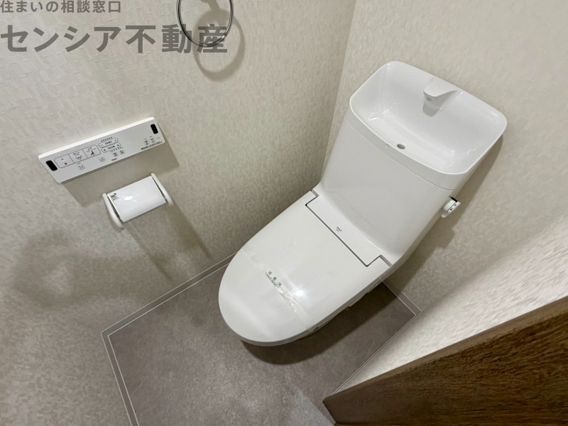 ＪＲおおさか東線 城北公園通駅 徒歩4分 3階建 築3年のトイレ写真