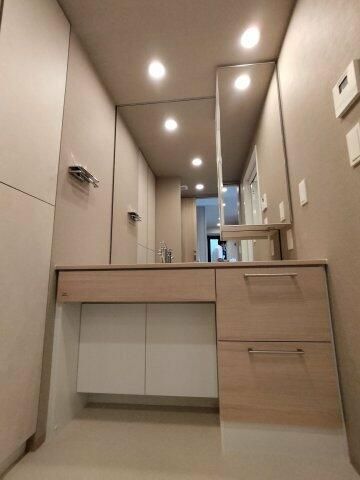 洗面設備　コンパクトで使いやすい洗面所