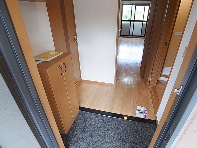 玄関　玄関にはシューズＢＯＸ完備