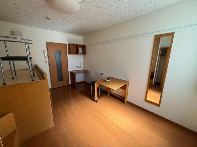 グリーンガーネット中山の居間写真