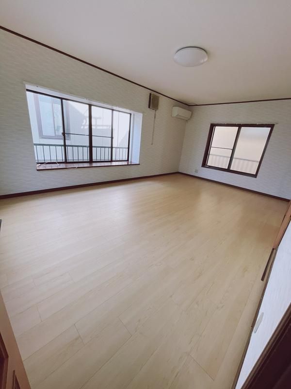 桜町1丁目一戸建ての居間写真