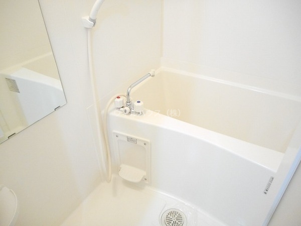 バス・シャワールーム　キレイにリフォームされています！