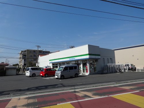 コンビニ　ファミリーマート 茅ケ崎東海岸北店（コンビニ）まで400m