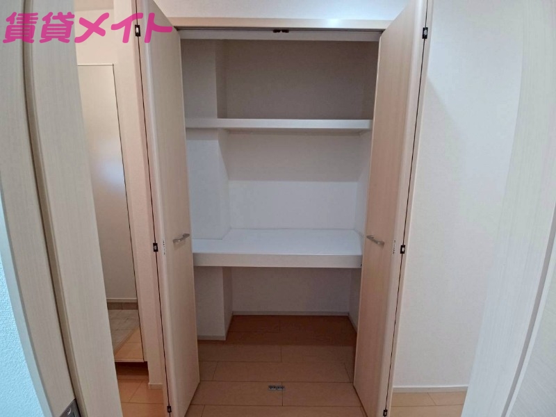 収納　同型反転参考写真です。