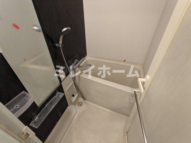 バス・シャワールーム　同建物内別のお部屋の参考写真になります。