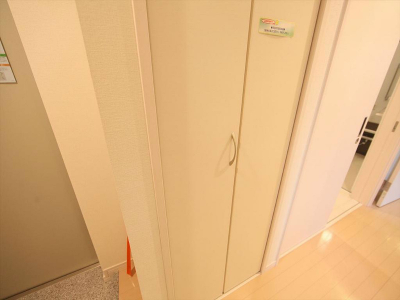 玄関　玄関　シューズボックス付（収納充実してます）