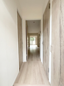 玄関　※同物件他部屋の参考写真です。