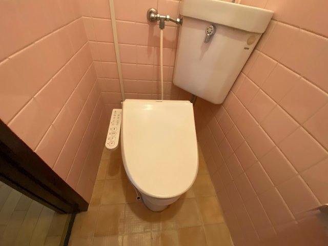トイレ　シンプルで掃除のしやすいトイレです♪