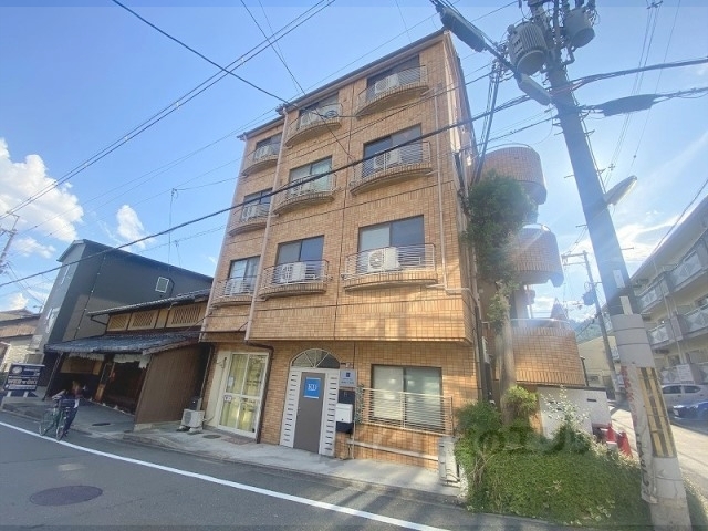 京都市北区鷹峯木ノ畑町のマンションの建物外観