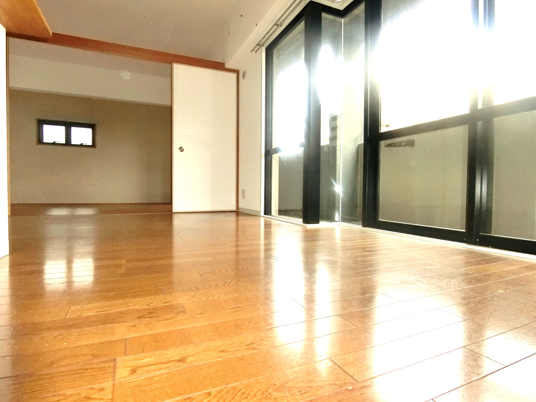 その他　窓が多く大変明るい広々リビングです☆