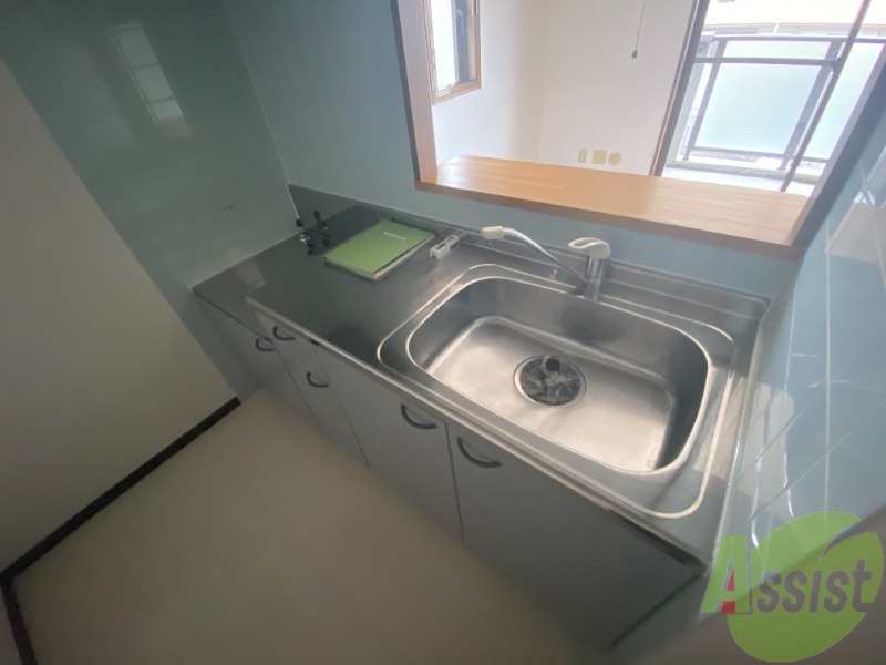 キッチン　シンプルなキッチンです。一人暮らしにはちょうどいいサイズ。