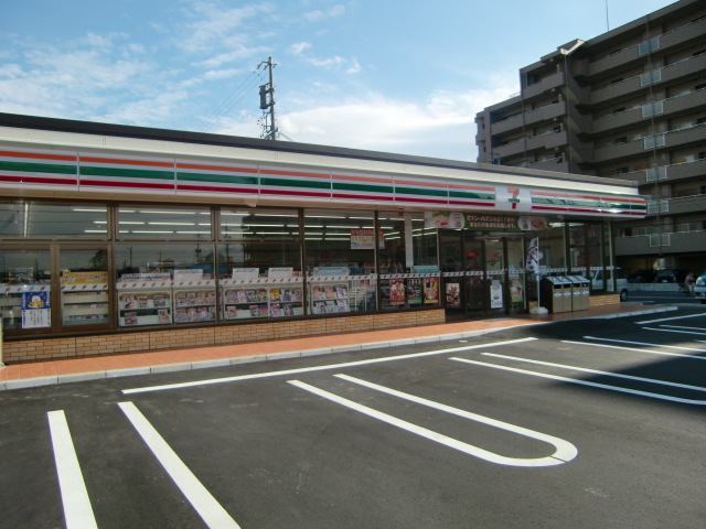コンビニ　セブンイレブン鈴鹿東旭が丘店（コンビニ）まで651m
