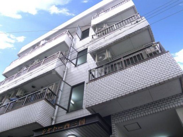 大阪市淀川区西三国のマンションの建物外観