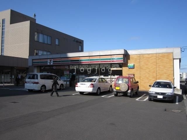 コンビニ　セブンイレブン札幌厚別中央5条店（コンビニ）まで657m