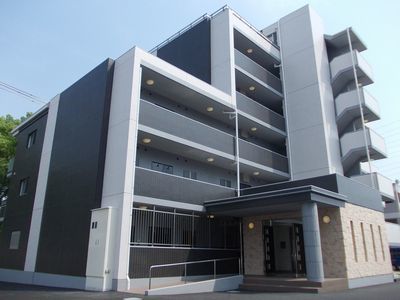 【姫路市飾磨区野田町のマンションのエントランス】