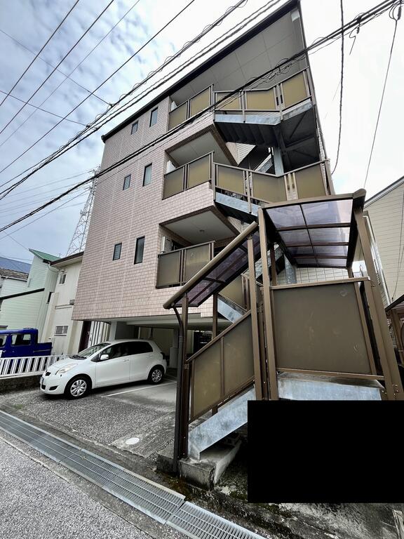 高知市介良のアパートの建物外観