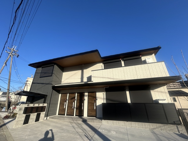 【三島郡島本町桜井のアパートの建物外観】