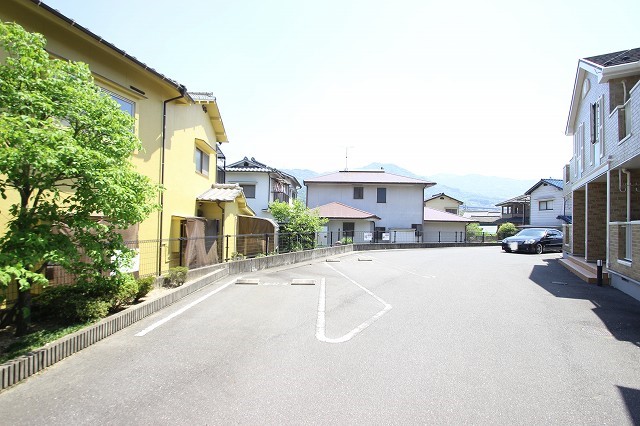 【広島市東区福田のアパートの駐車場】