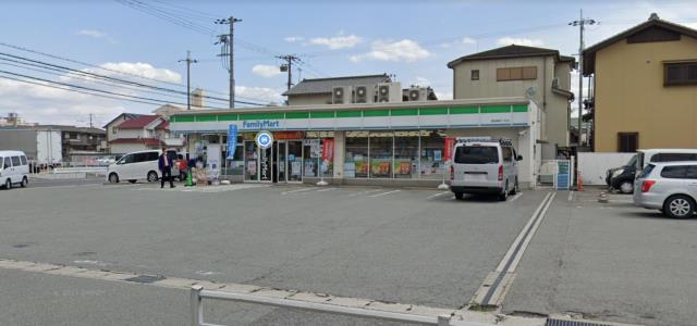 コンビニ　ファミリーマート　姫路構四丁目店（コンビニ）まで300m